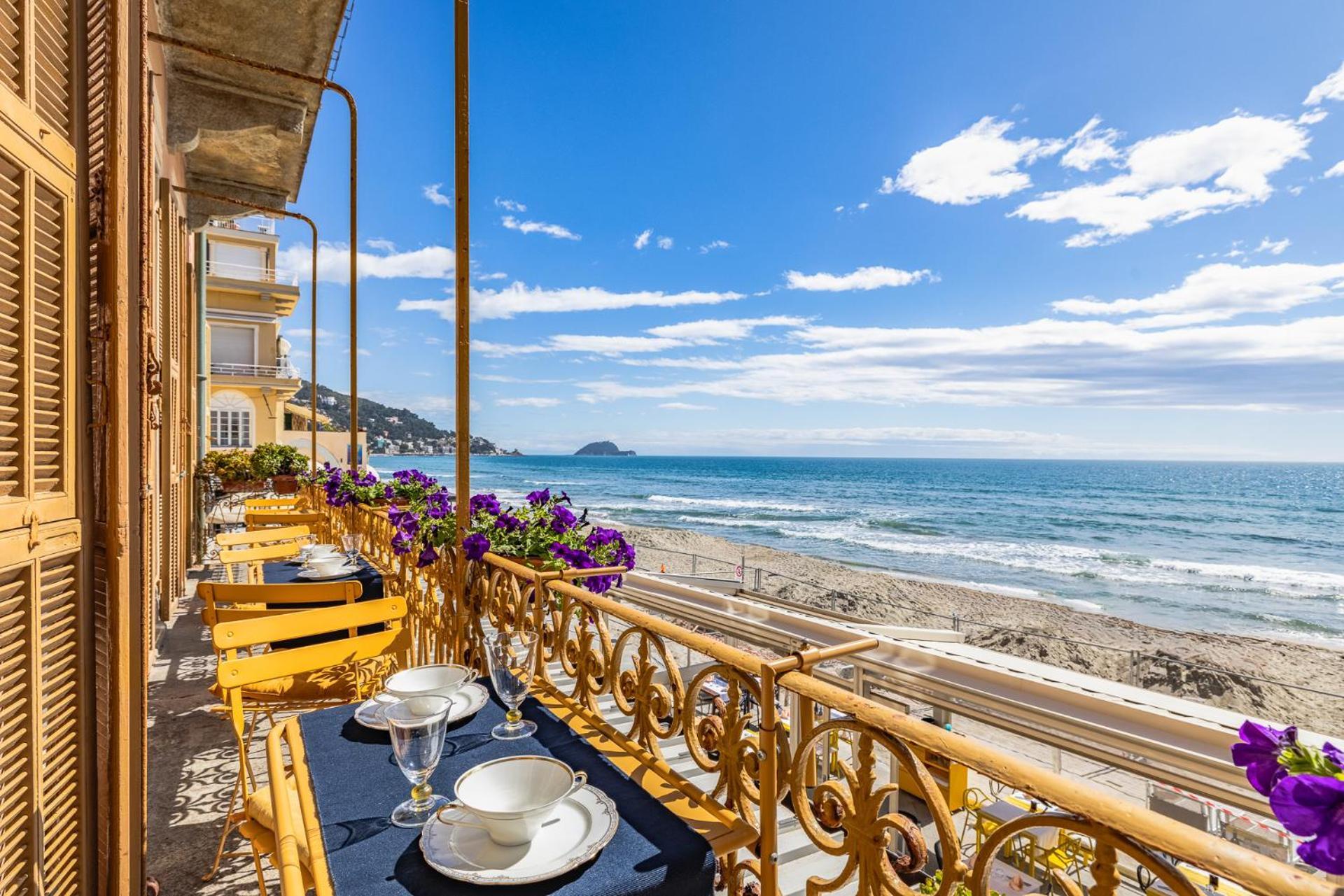 Casa D'Artista B&B Di Charme Alassio Bagian luar foto