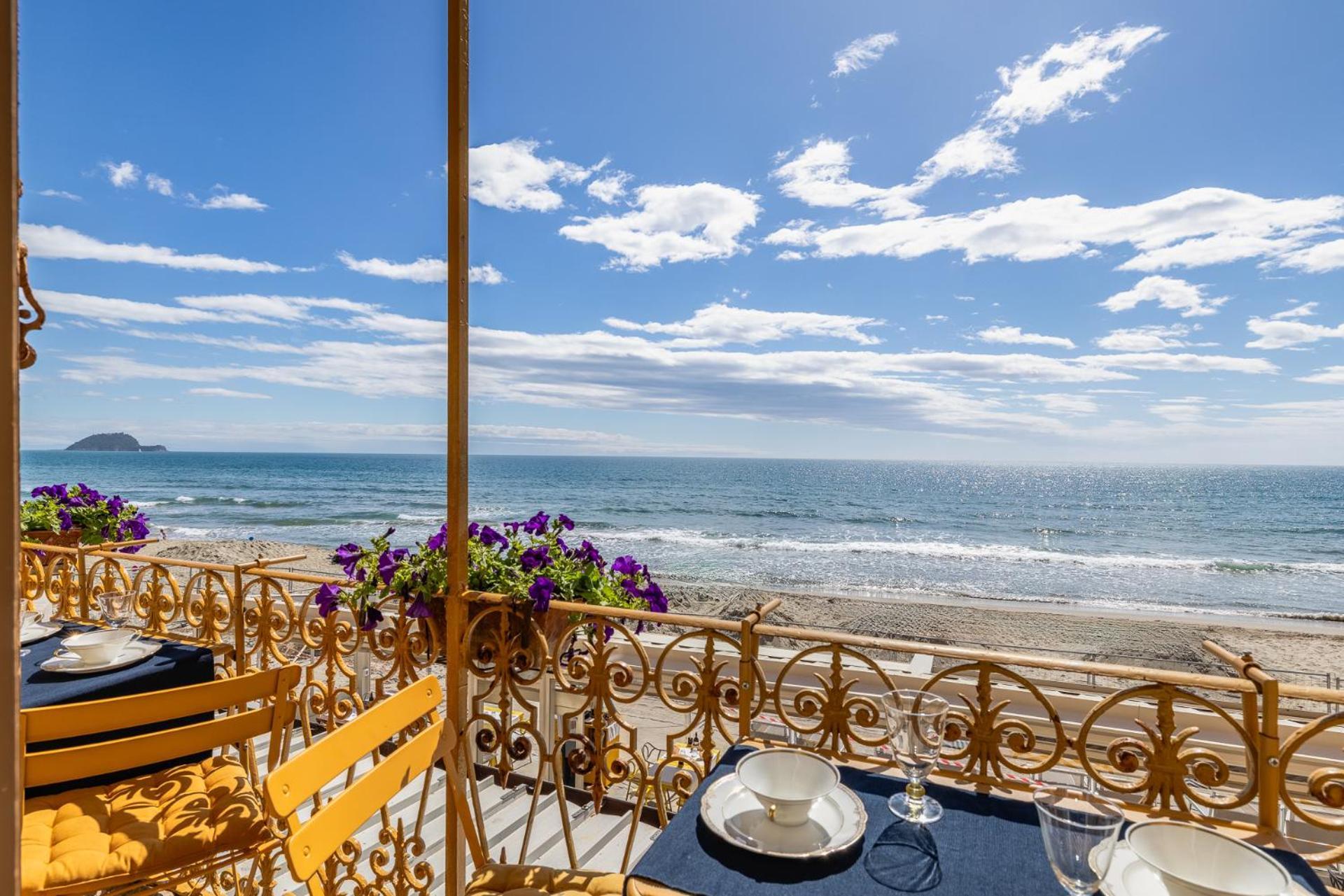 Casa D'Artista B&B Di Charme Alassio Bagian luar foto